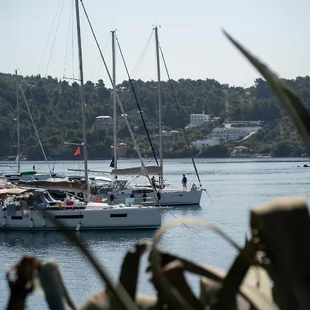 Raphael Living-venetia